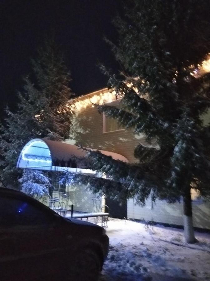 Hotel Gostynnyi Dvir Sharhorod Exterior foto