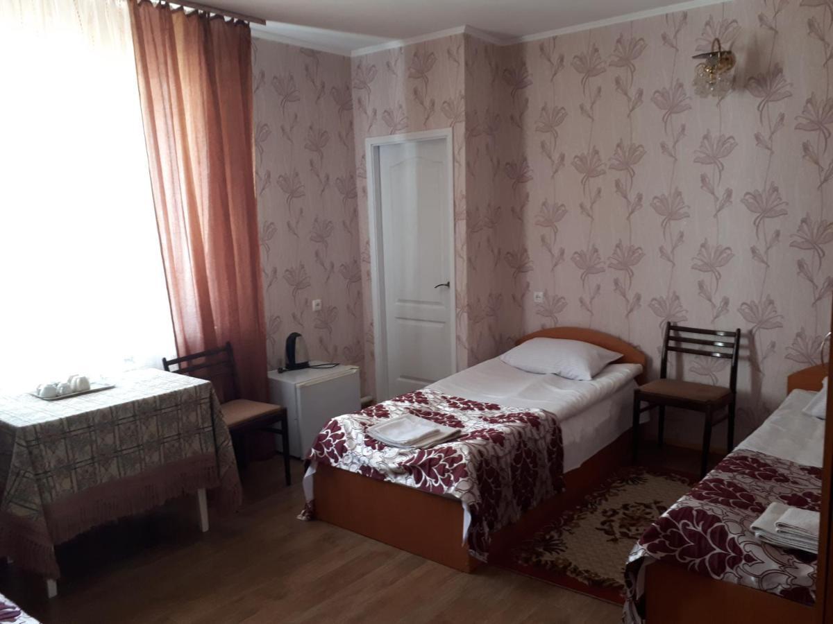 Hotel Gostynnyi Dvir Sharhorod Exterior foto